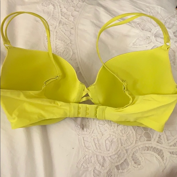 🛍 3/$10 Victoria’s Secret Yellow Bra - Picture 2 of 4